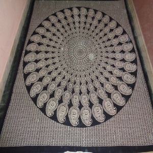 Tapiz con estampado om, blanco y negro - Product Image 5