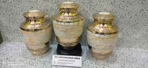 Urna de cremación de madreperla de metal de estilo americano de Brassworld India para uso en adultos - Product Image 3