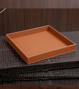 Plateau de service de rangement élégant de luxe pour la maison rouge en faux cuir PU poignées en métal brillant Plateau de service en cuir PU Crimson Luxe - Product Image 5