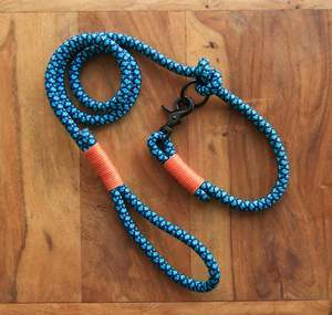 สายจูงสุนัข/งูสีเทอร์ควอยซ์และสีดำสุดหรูหรา - Product Image 1