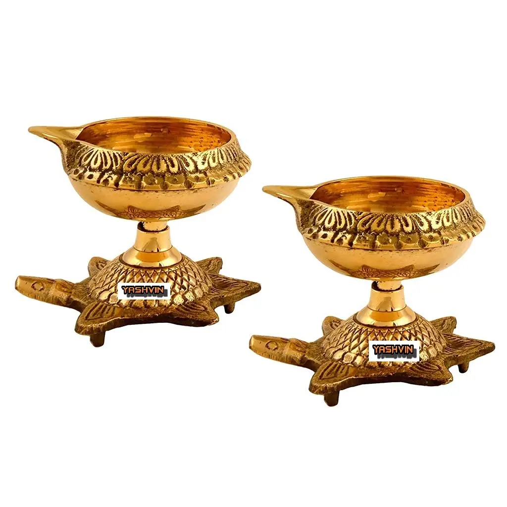 YASHVIN ottone dorato antico Kuber Diya fatto a mano indiano inciso Design Pital Jyot Diva Pooja Deepak Design unico SET di 2