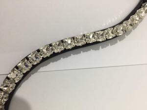 Banda para cejas de caballo de lujo de cristal de ópalo transparente de alta calidad de 8 mm con cinta adhesiva abierta en la espalda en bucle. - Product Image 6