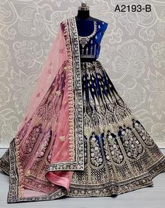 Lehenga Choli Dupatta Blouse avec broderie lourde, travail de broderie, travail de pierres et de perles, Lehenga Choli de mariée, prix de gros - Product Image 1