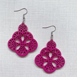 Boucles d'oreilles pendantes en corne de buffle personnalisées 2026, motif croix mignon, bijoux tendance pour mariages et fêtes, vente chaude - Product Image 1