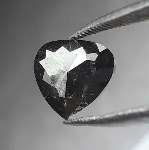 一流的心形宽松天然钻石黑色，花哨的心形黑色钻石价格每克拉
