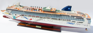 NORWEGIAN DAWN (OBRA DE ARTE DE LA ESTATUA DE LA LIBERTAD) CRUCERETA / MODELO DE BARCO DE MADERA / MODELO ARTESANAL - Product Image 5