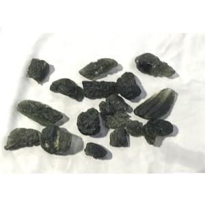 Natural de alta calidad moldavita especímenes en venta al por mayor - Product Image 1