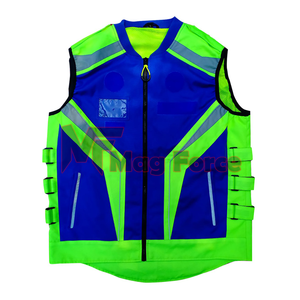 Gilet de sécurité unisexe léger et durable en maille polyester, jaune haute visibilité, réfléchissant pour la sécurité routière, avec logo personnalisé et taille ajustable - Product Image 3