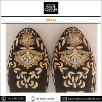Sepatu Wanita Desain Creeper Bullion Gaya Mokasin Bordir Tangan Beludru Hitam Tersedia Kustomisasi