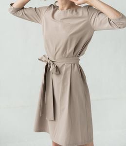 Robe fourreau formelle col rond manches trois-quarts longueur midi avec ceinture couleur unie en tissu tissé respirant 100 % polyester pour l'été et le quotidien - Product Image 1