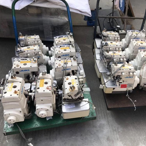 Machine à coudre surjeteuse industrielle d'occasion Jukis 6704 à 3 fils - Product Image 1