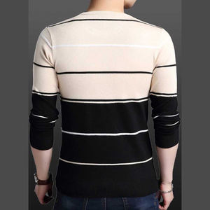 Camiseta negra ajustada en Bloque para hombre para uso al aire libre Street Style en oferta - Product Image 5