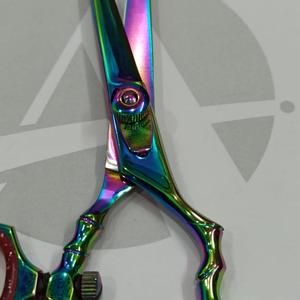 กรรไกรตัดผมไทเทเนียมหลายสีขนาด6.5นิ้วพร้อมแหวนปรับได้ผลิตในปากีสถาน - Product Image 4