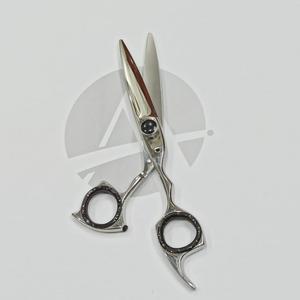 Ciseaux de coiffure en acier inoxydable, lame tranchante avec vis réglable et repose-doigts fixe pour usage en salon - Product Image 2