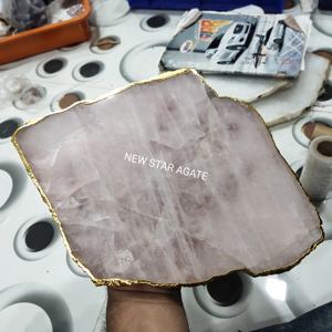 Hermosa fuente de piedras preciosas de cuarzo rosa de alta calidad con borde dorado Tabla de queso Feng Shui hecha a mano para decoración navideña - Product Image 6