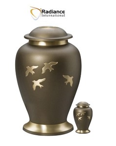Venta caliente estilo europeo hecho a mano latón cremación urna directa Europa acabado colorido adulto Memorial para cenizas humanas Metal - Product Image 4