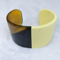 Bracelet manchette tendance en corne de vache laquée, style Etsy, vente chaude, pour anniversaire, décontracté/sportif, vente en gros Vietnam 2026