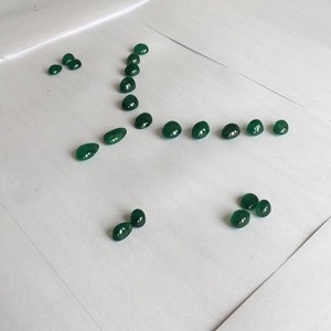 Émeraude naturelle d'origine zambienne Cabochon coupé de très bonne qualité avec un superbe lustre et une belle couleur verte utilisée dans la fabrication de bijoux - Product Image 5