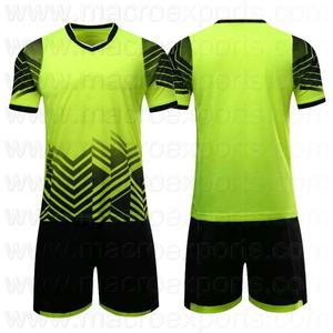 Ensemble de football vert pour enfants, nouveau modèle vierge, maillot avec technologie de sublimation en maille, quantité personnalisable, options d'expédition acceptées - Product Image 4