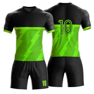 100涤纶设计好价格高品质男子足球服数码印花足球服
