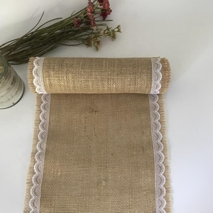 Camino de Mesa Rústico de Arpillera con Ribete de Encaje Blanco, Lavable a Mano, Decoración para el Hogar - Product Image 1