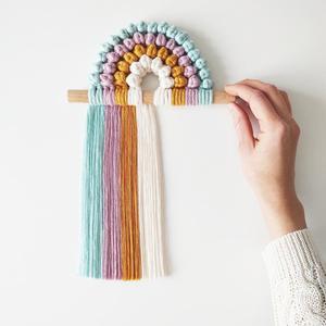 Macramé arc-en-ciel de qualité supérieure - Product Image 1
