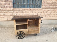 Chariot à vin en bois industriel avec armoire de rangement |   Meuble de rangement pour îlot de cuisine |   Utilisation à domicile ou en restaurant |   Akku Art Couleur Naturelle à Base d'Eau