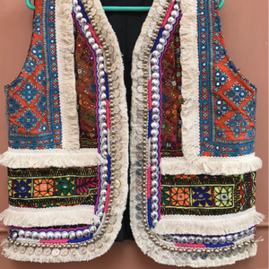 Veste brodée style bohémien, pièces de monnaie, collection - Product Image 1