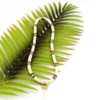 Collier Pendentif Artisanal Perlé en Noix de Coco Style Rasta, Bijou de Mode Jamaïcain pour Hommes, Fabriqué aux Philippines