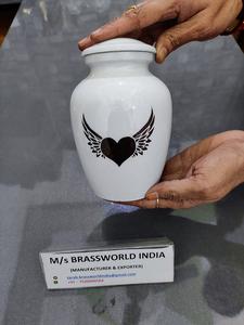 Urne funéraire pour adulte en aluminium peinte à la main en forme de cœur noir, style américain, fournitures funéraires Brassworld India - Product Image 2