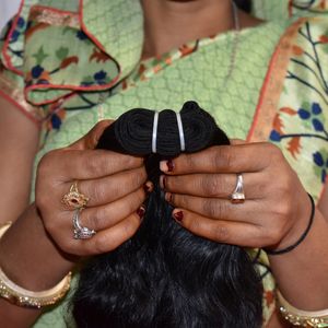 Non transformé 100% naturel cuticule aligné noir bouclés indien extensions de cheveux humains en gros faisceaux pour les femmes - Product Image 3