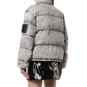 Chaqueta acolchada de invierno para mujer, estilo vaquero azul con lavado ácido y efecto desgastado, fabricada por OEM. - Product Image 5