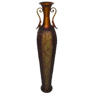 Vase à fleurs traditionnel en bronze avec poignée, vase décoratif en métal - Product Image 1