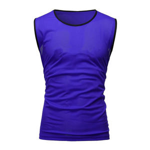 Bavoirs d'équipe de club personnalisés de haute qualité gilet d'entraînement sportif pour hommes OEM vêtements de football unis nouveaux gilets d'entraînement à bavette - Product Image 1