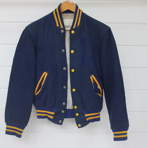 Chaqueta de Lana de Alta Calidad Personalizada por el Fabricante OEM para Hombre, Nueva Chaqueta de Invierno Larga con Bordado de Chenilla, Relleno de Algodón, Secado Rápido - Product Image 1