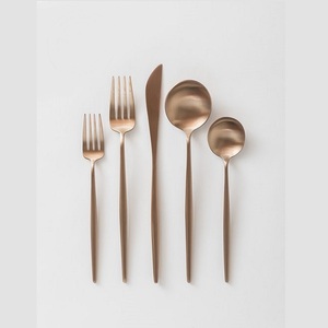 Ensemble de couverts design fabuleux en laiton couleur or fourchette couteau et cuillère ensemble pour la maison et le restaurant - Product Image 1