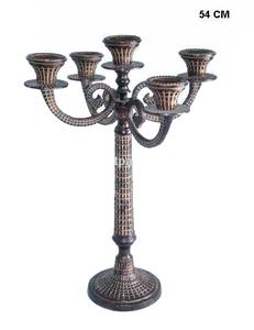 Candélabre en métal à cinq bras avec finition patinée pour la décoration de Noël de mariages à la maison - Product Image 1