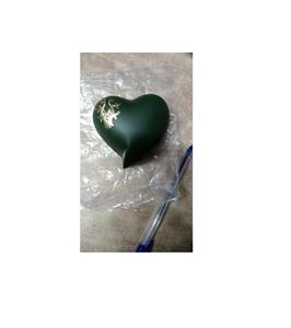Souvenir en forme de cœur vert en laiton, fournitures d'enterrement, d'urne de crémation, cuivworld inde - Product Image 1