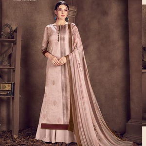 Nouvelle collection de vêtements de fête de créateur de style moderne, vêtements de mariée en mousseline de soie et tissu doux, vêtements brodés lourds pour femmes indiennes - Product Image 1