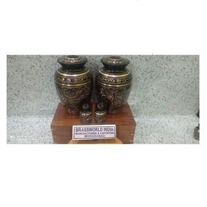 Urne funéraire en laiton de style américain Brassworld India, en métal, pour la conservation des souvenirs, pour adultes, modèle BRU-4317 - Product Image 1