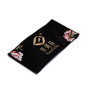 Etiquette d'entretien de vêtements en coton personnalisée Etiquettes tissées à bas quantité minimale de commande de marque pour vestes chaussures sacs-Pliée taille personnalisée imprimée sur polyester - Product Image 1