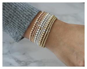 Bracelet tendance en perles dorées - Product Image 1