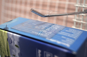 Lámina de plástico PET autoadhesiva con orificio europeo con promoción efectiva para etiquetas de embalaje en comestibles y uso en supermercados - Product Image 5