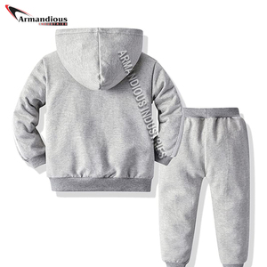 Vente en gros de survêtements d'hiver sans manches imprimés tie dye et ensemble de pantalons courts pour bébés filles et tout-petits enfants - Product Image 3