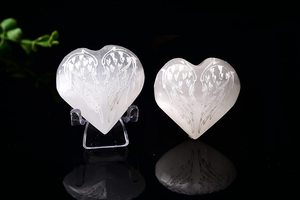 แผ่นคริสตัลหินอาเกตเซเลไนต์สีขาวแกะสลักรูปหัวใจทรงครึ่งวงกลมขนาด1.5-2 "แผ่นชาร์จสำหรับการรักษาตามหลักฮวงจุ้ย - Product Image 6