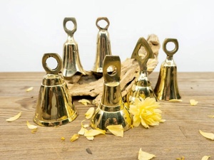 Italian Handcrafted Metal Bell Hot Selling Factory Price High Finishing Polished Ringing Bell Tabletop Decor Display Stand - Product Image 2