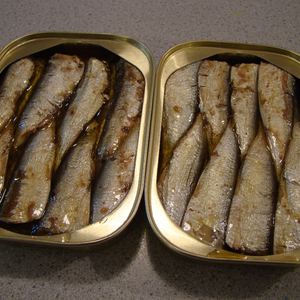 Poisson frais en conserve avec marques personnalisées Sardine en conserve de bon goût dans de l'huile végétale - Product Image 1