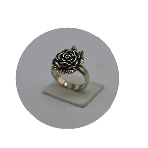 Bagues en argent sterling 925 de style vintage tribal pour femmes mariage bohème et anniversaire avec incrustation de coquillages et motif de chiffres - Product Image 1