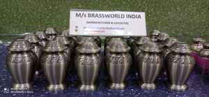 Souvenirs violets entièrement gravés en laiton, fournitures d'enterrement d'urne de crémation, brasworld inde - Product Image 2