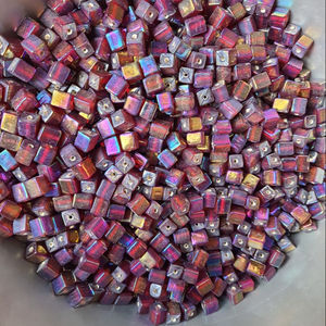 Venta al por mayor hecho a mano DIY color rojo cuadrado en forma de arco iris brillante acabado cuentas de vidrio - Product Image 1